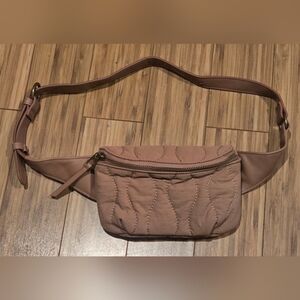 NWOT Universal Thread Pink Quilted Belt Bag
